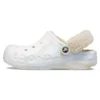 Baya Lined Clog met gevoerde, pluizige band en Marbled patroon “White Multi”
