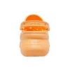 Classic Clog Retro Crocs met dikke zool Oranje sandalen met kleine walvis