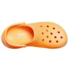 Classic Clog Retro Crocs met dikke zool Oranje sandalen met kleine walvis