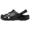 Classic Clog x 10CC “Zwart”