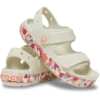 Crocband™ Cruiser Glow Confetti-band-Sandal voor kinderen. Crocband™ Cruiser Glow Confetti-band-Sandal voor kinderen.