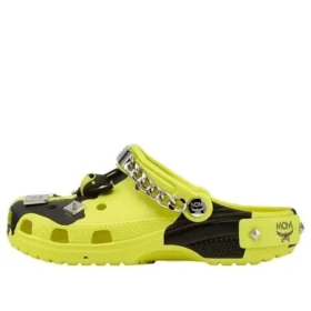 Crocs x MCM Clogs met camouflageprint “Neon Yellow”