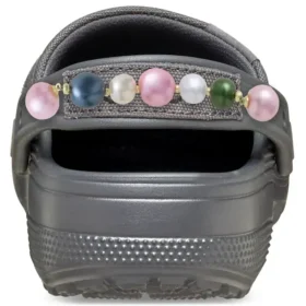 Handgemaakte Clog met parelketting