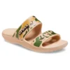 Klassieke Crocs met krokodillenprint en camouflagepatroon “Tan Green”