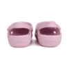 Klassieke kleine roze Crocs-sandalen