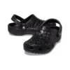 Klassieke Metallic Crocskin Clogs “Black”