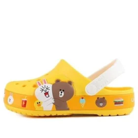 Kleine gele Crocs-Sandalen