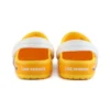 Kleine gele Crocs-Sandalen