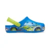Sportieve blauwe sandalen met platte hak en grappig patroon