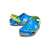Sportieve blauwe sandalen met platte hak en grappig patroon