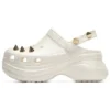 Witte pantoffels voor strandsporten