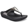 Zwarte koperkleurige teenslippers met dikke zool